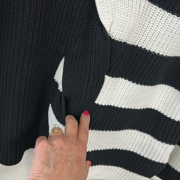 NWT B. coastline black & white sweater - Picture 10 of 13